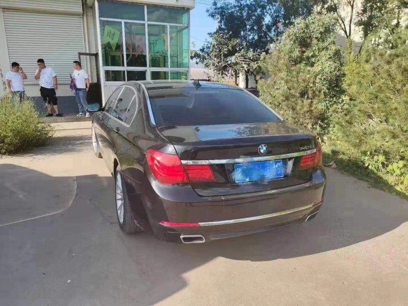 成都14年宝马7系8