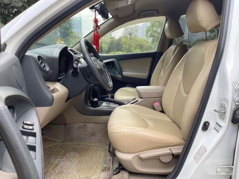 深圳13年丰田RAV46