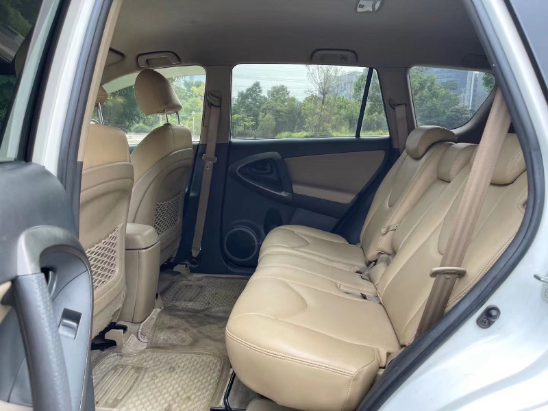 深圳13年丰田RAV45