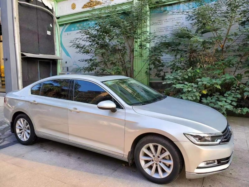 武汉19年大众迈腾8