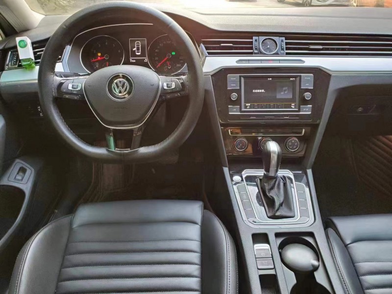 武汉19年大众迈腾6