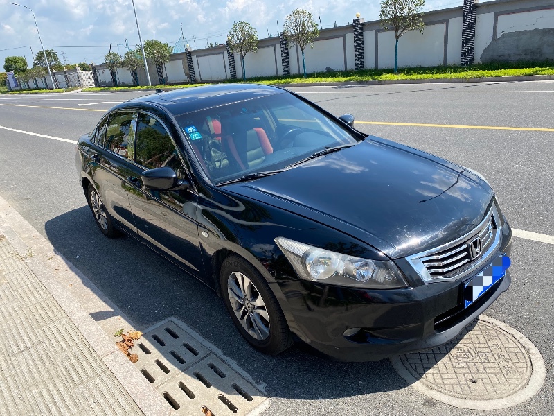 泰州09年本田雅阁7