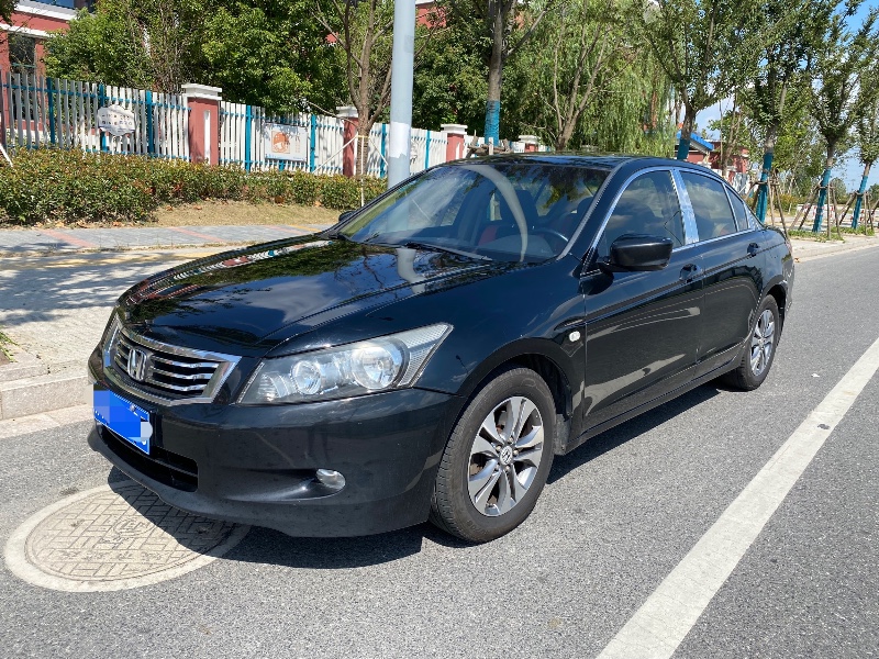 泰州09年本田雅阁8