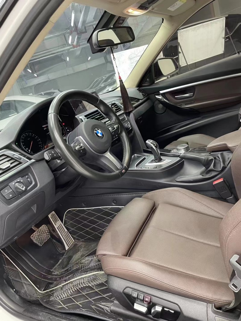 成都17年宝马3系6