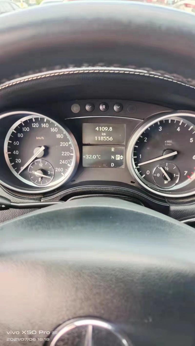 保定11年奔驰ML8