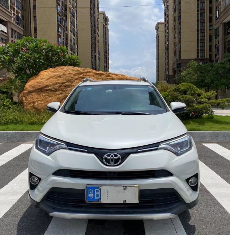 广州17年丰田RAV4荣放1