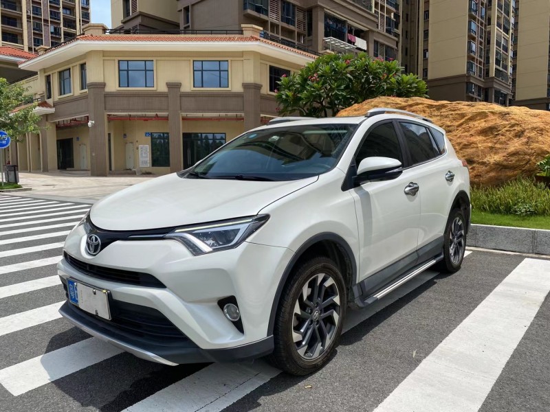 广州17年丰田RAV4荣放2