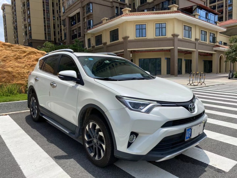 广州17年丰田RAV4荣放3