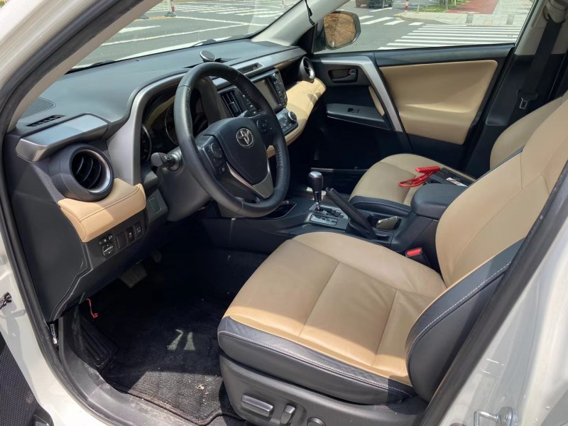 广州17年丰田RAV4荣放4