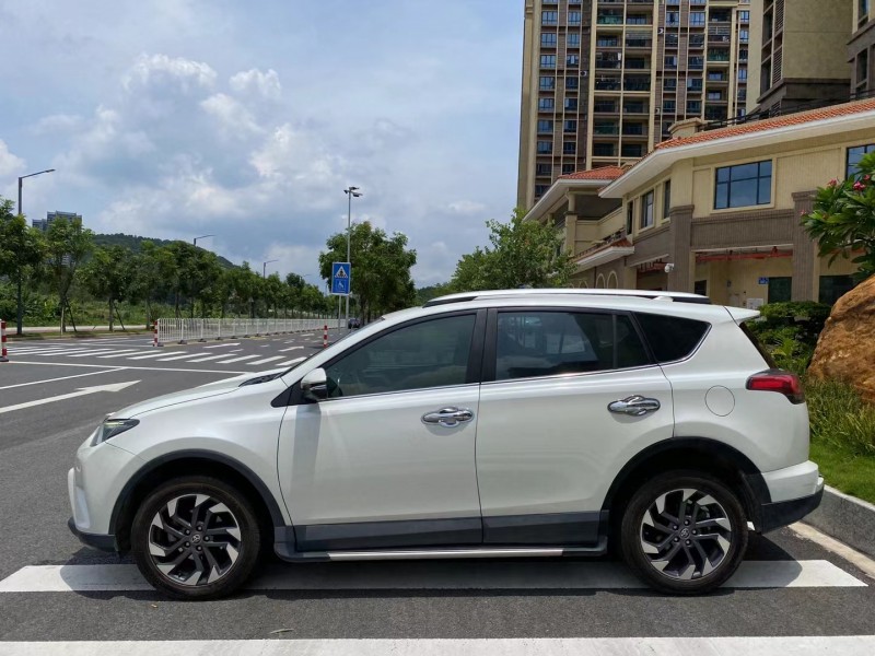 广州17年丰田RAV4荣放5
