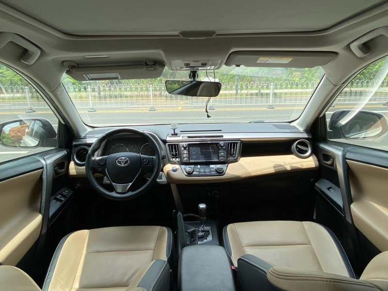 广州17年丰田RAV4荣放6