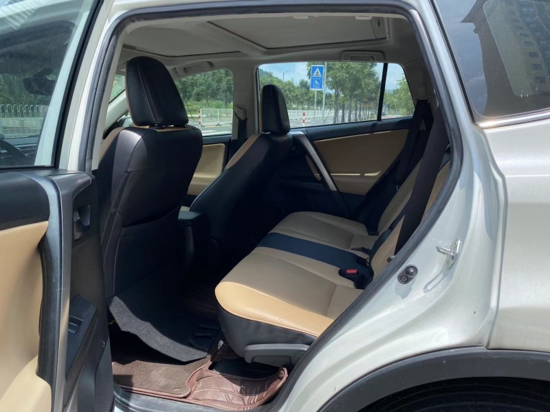 广州17年丰田RAV4荣放8