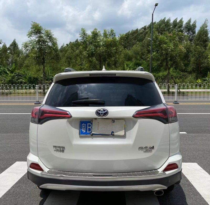 广州17年丰田RAV4荣放9