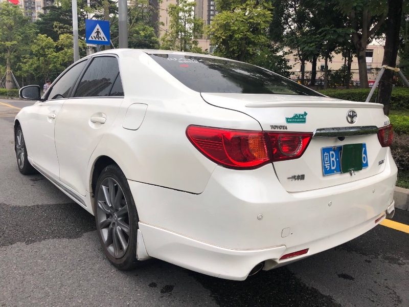 深圳13年丰田锐志2