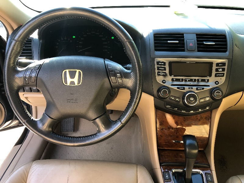 深圳06年本田雅阁3