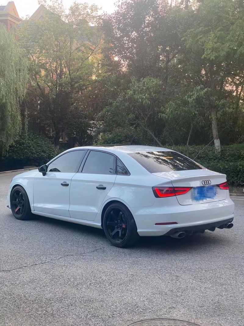 青岛17年奥迪A38