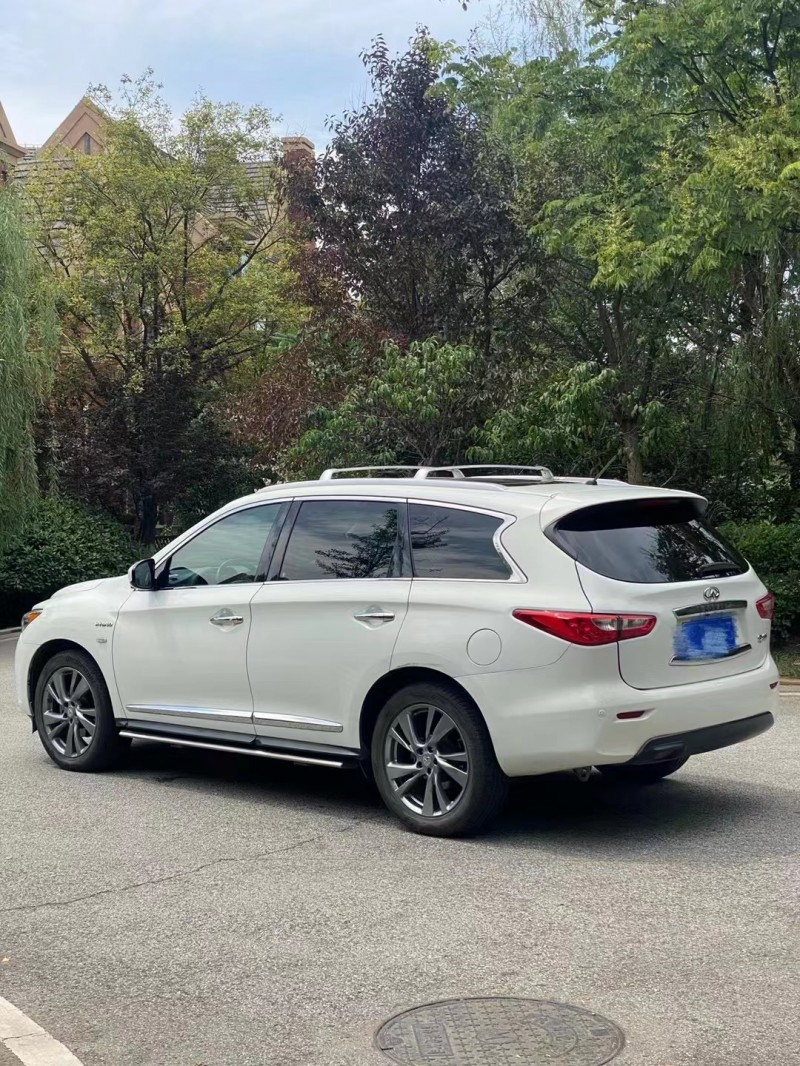 青島15年英菲尼迪QX606