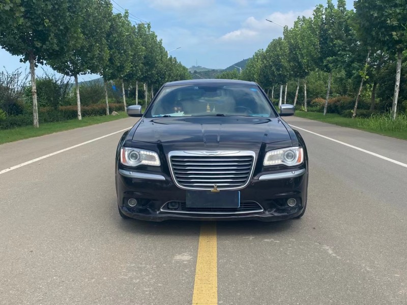 徐州13年克莱斯勒300C1