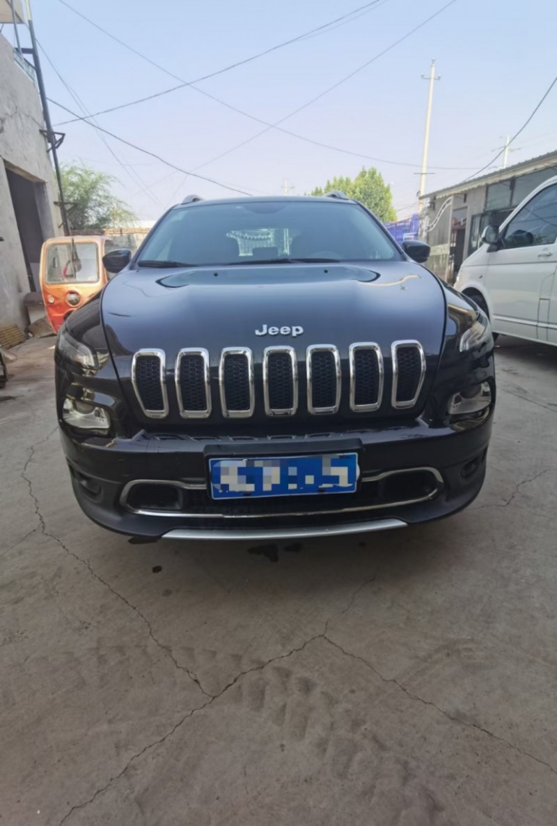 長治17年Jeep自由光1