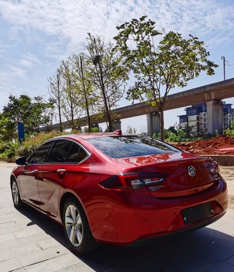 武汉17年别克君威5