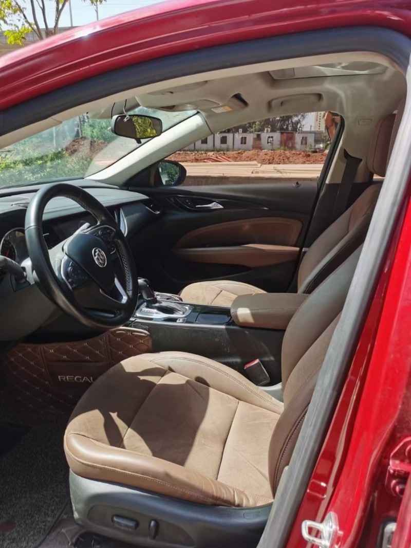 武汉17年别克君威7