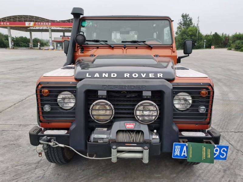 保定10年路虎卫士1