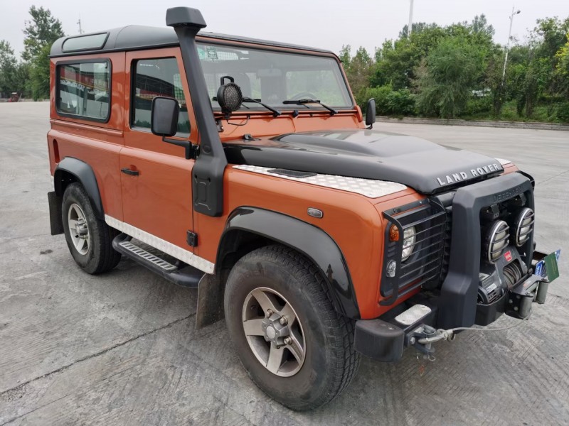 保定10年路虎卫士2