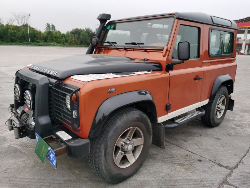 保定10年路虎卫士3