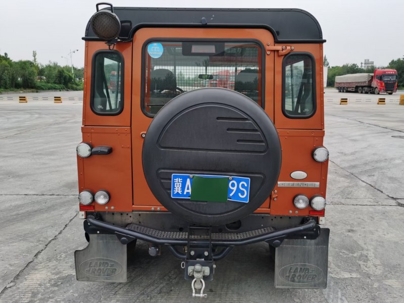 保定10年路虎卫士5