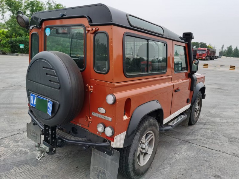 保定10年路虎卫士4