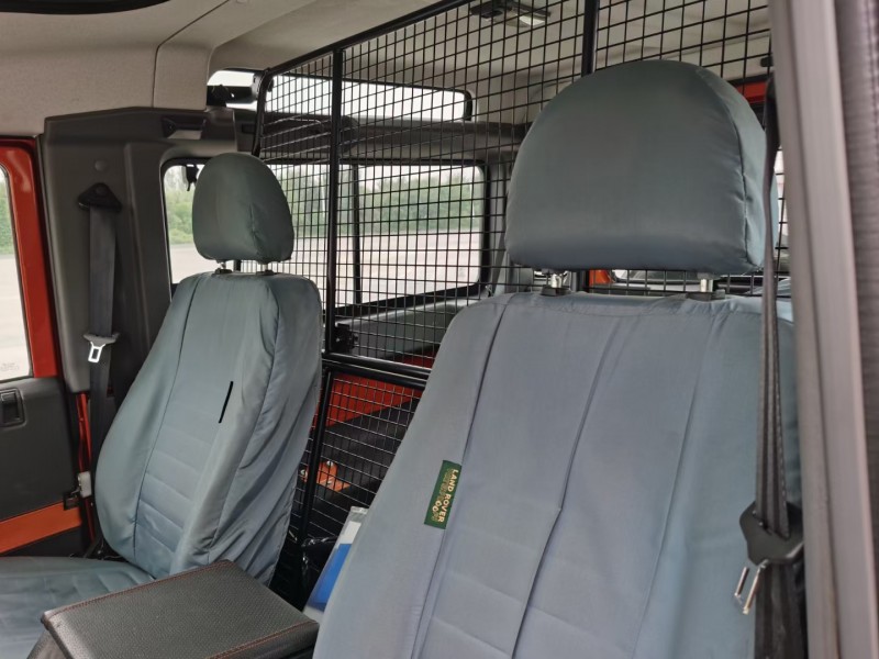 保定10年路虎卫士9