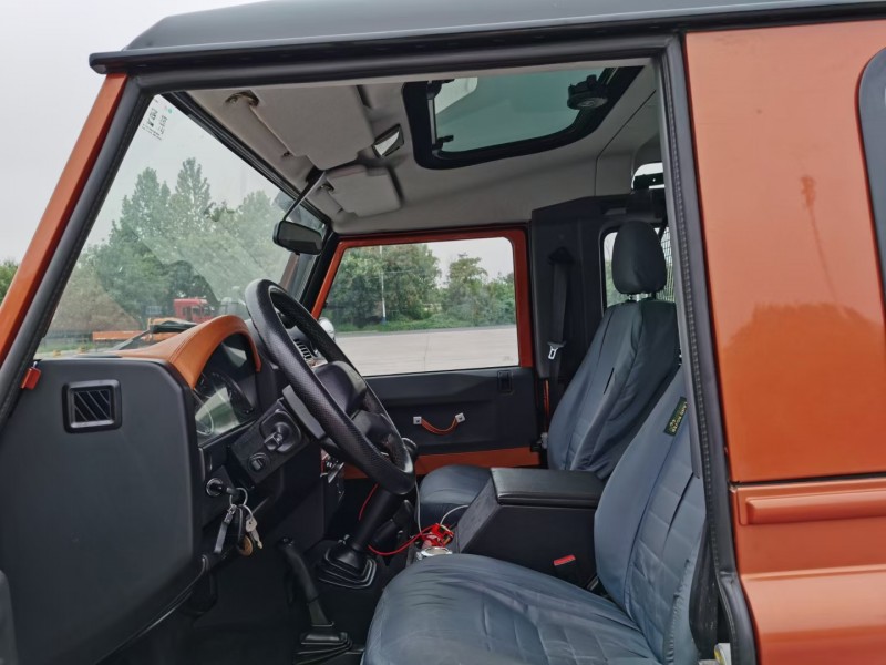 保定10年路虎卫士8