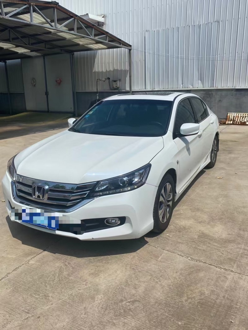 青岛16年本田雅阁2