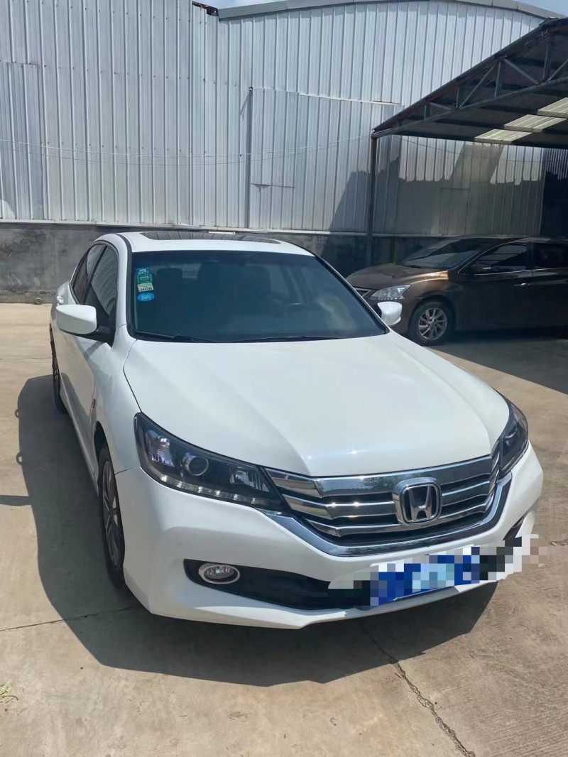 青岛16年本田雅阁3