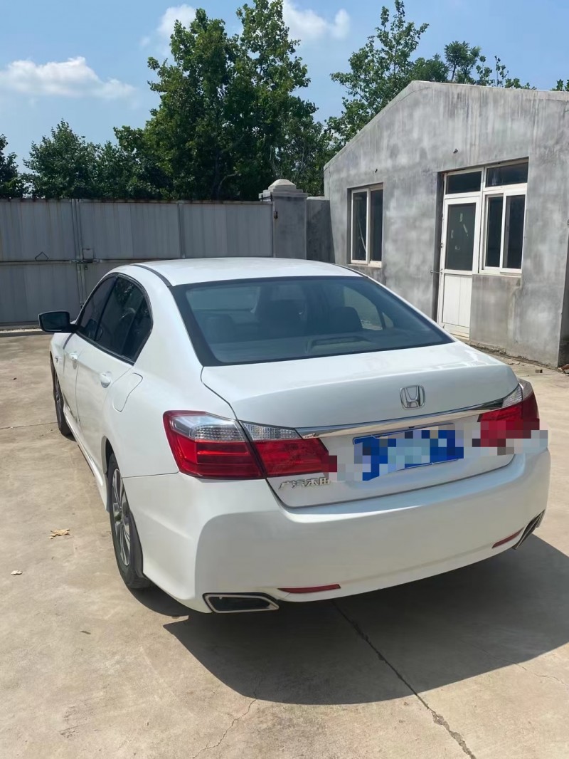 青岛16年本田雅阁7