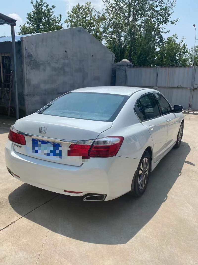 青岛16年本田雅阁8