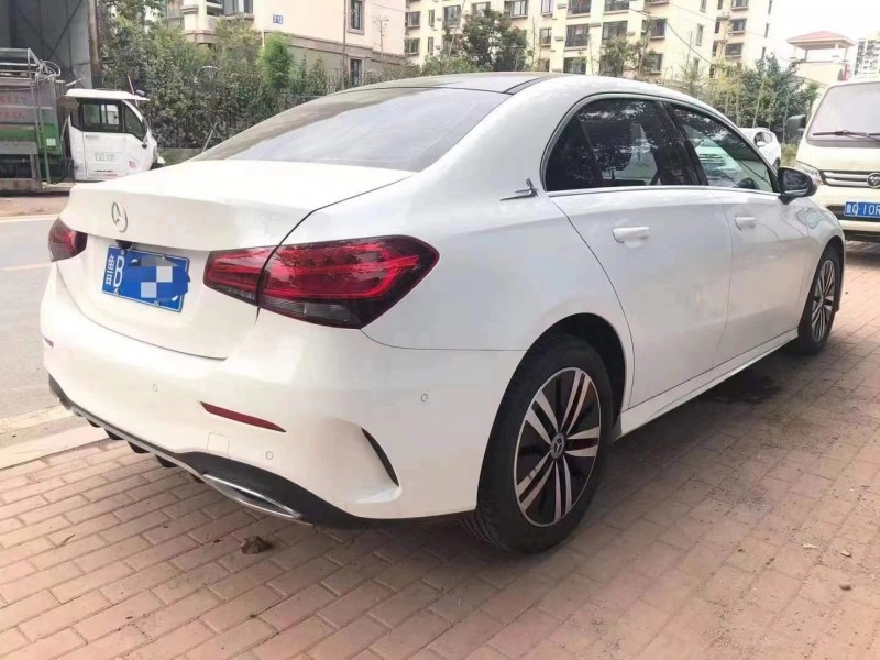 青岛19年奔驰A8
