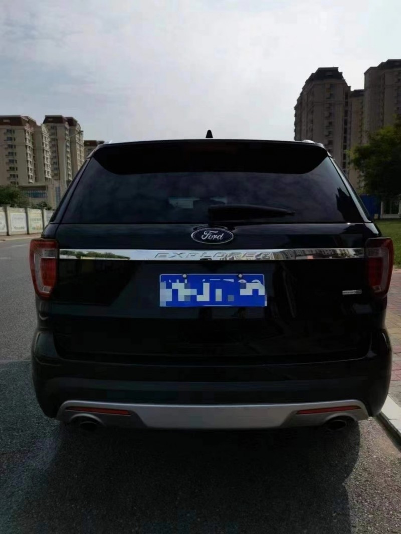 邢台17年福特探险者1