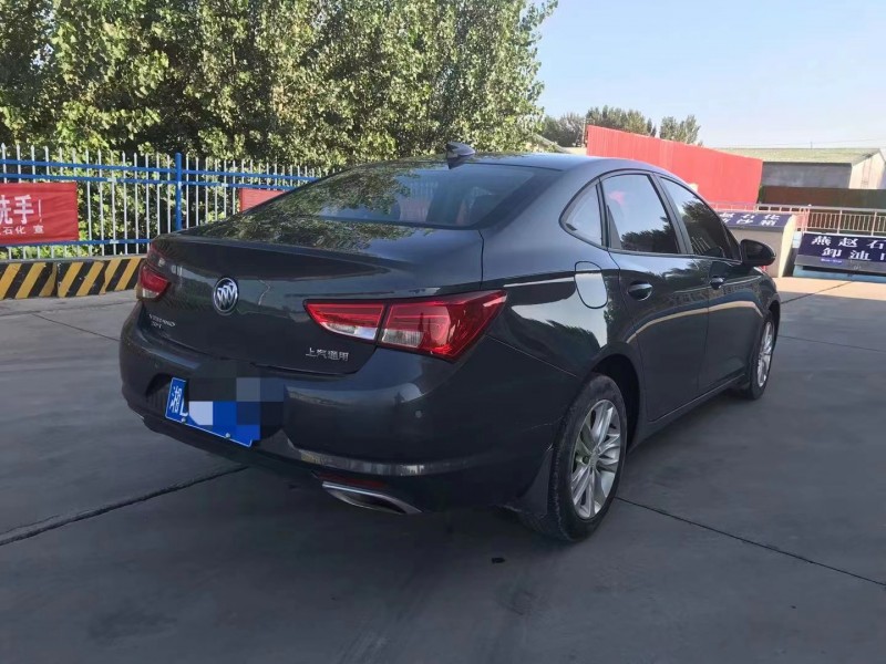 保定18年别克威朗4