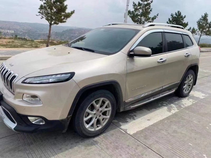西安17年Jeep自由光2