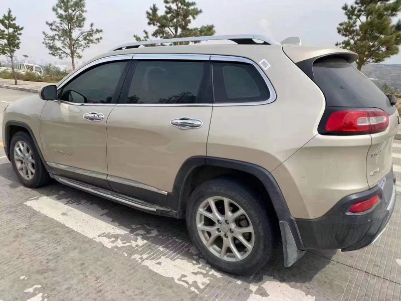 西安17年Jeep自由光8