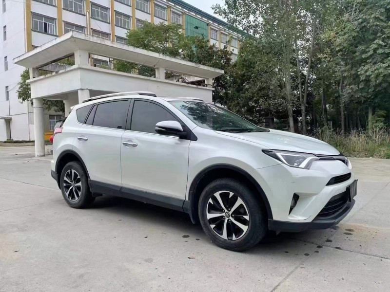 宜昌17年豐田RAV42