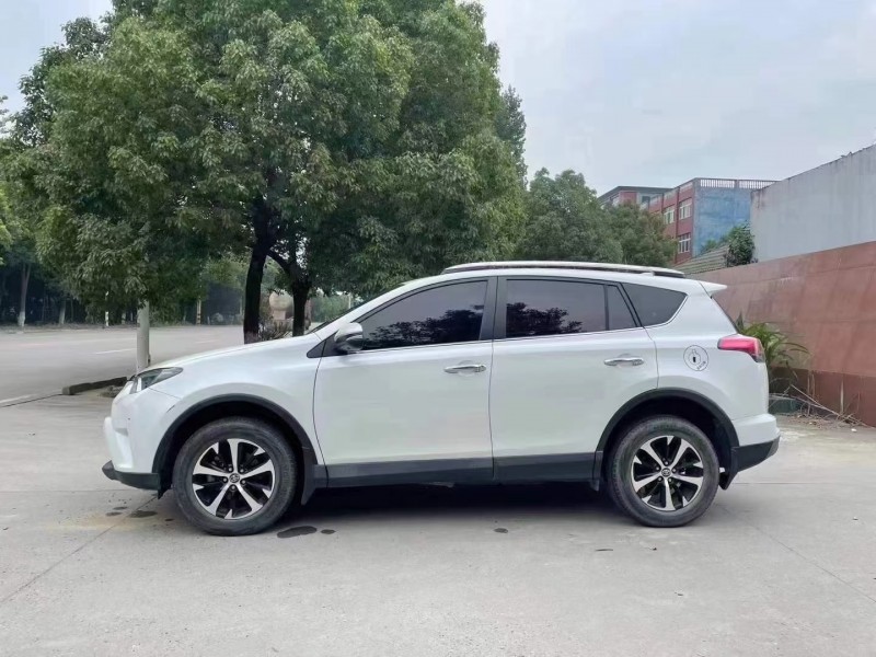宜昌17年豐田RAV47