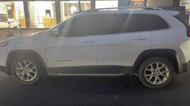洛陽17年Jeep自由光3