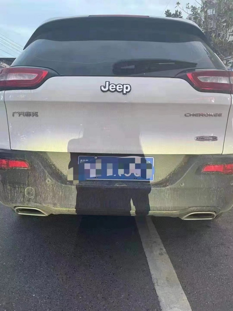 洛陽17年Jeep自由光4