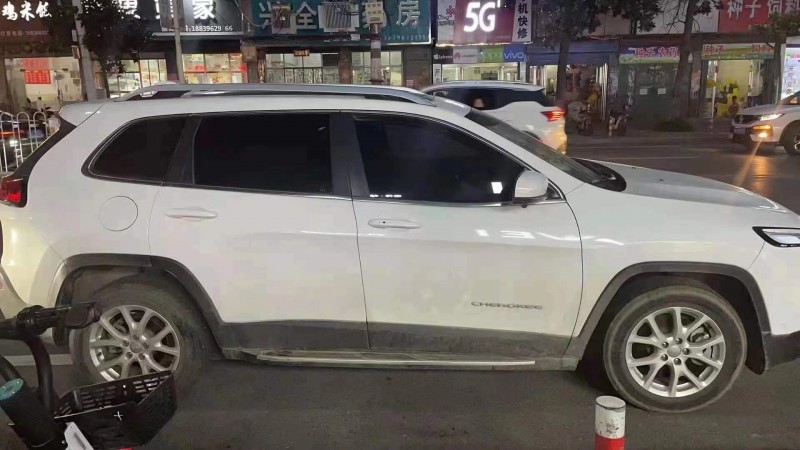 洛陽17年Jeep自由光5