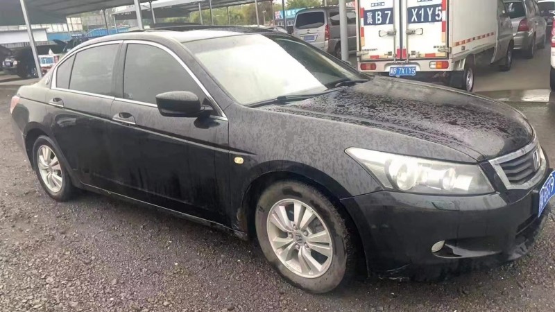 保定10年本田雅阁2