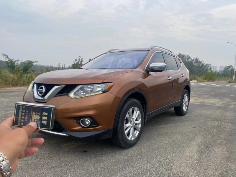 武汉14年日产奇骏2