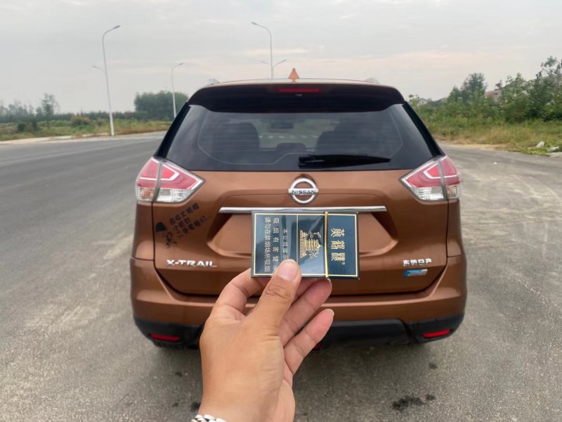 武汉14年日产奇骏4