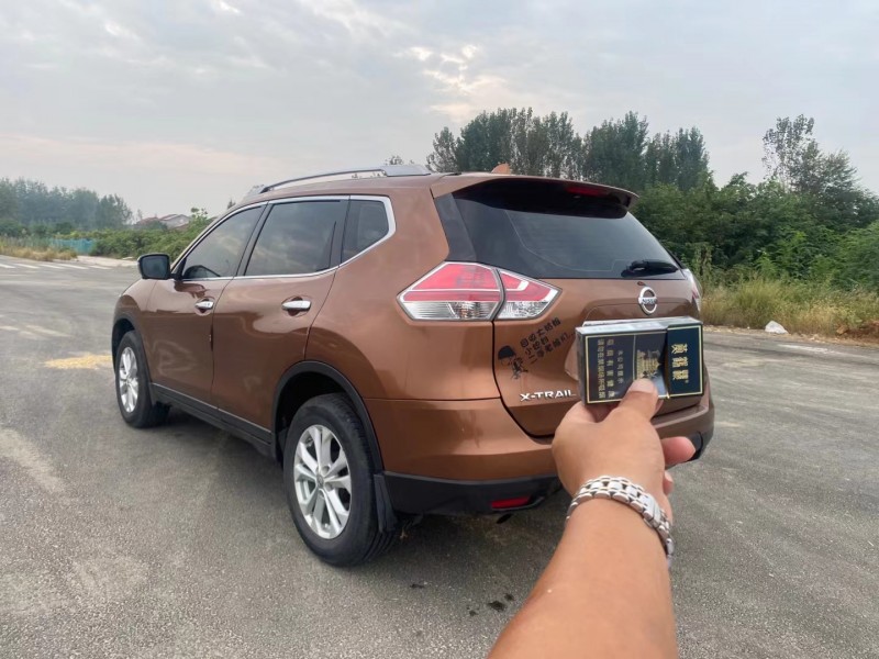 武汉14年日产奇骏3